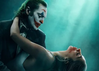 Joaquin Phoenix e Lady Gaga no pôster oficial de "Coringa: Delírio a Dois" • Reprodução/X/Warner Bros. Pictures Brasil