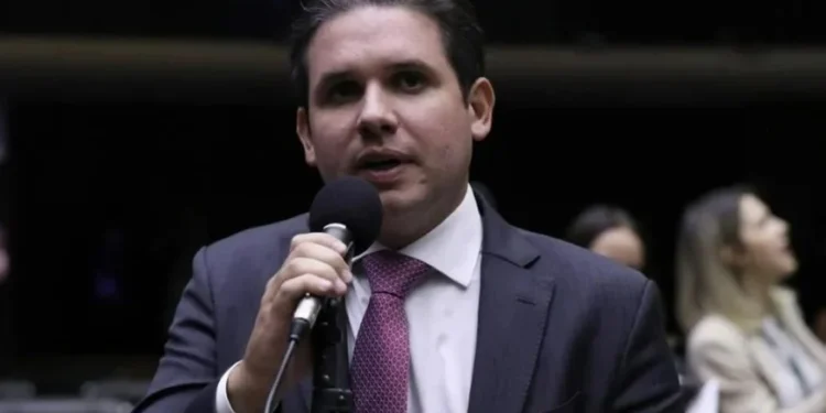 PT acena a Lula disposição em apoiar Hugo Motta