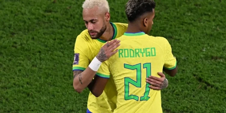 Neymar e Rodrygo juntos pela Seleção na Copa do Mundo 2022 • Serhat ÃaÄdaÅ/Anadolu Agency via Getty Images