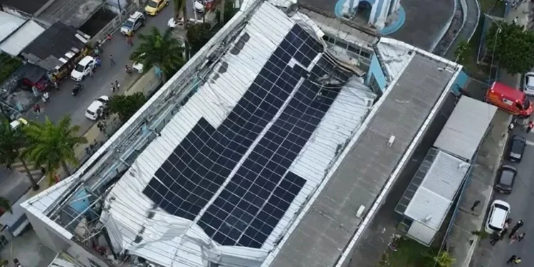 Imagem aérea mostra como ficou igreja no Recife após desabamento do telhado • CNN