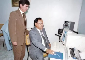 José de Moura Filho (à dir.) iniciou sua trajetória jurídica em 1966 como escrivão do crime — Foto: TJTO/Divulgação