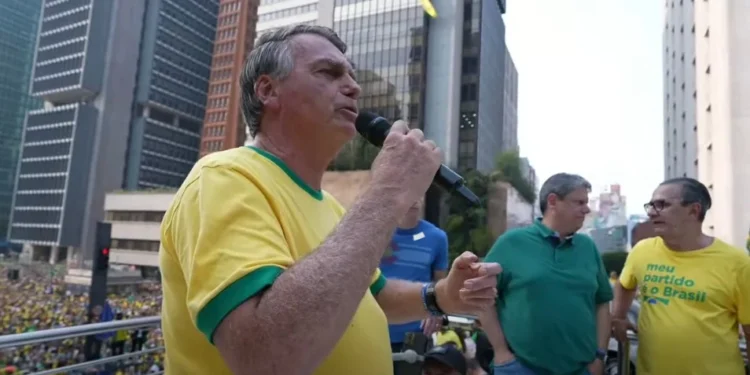 Bolsonaro critica Marçal por tentar subir em trio durante ato na Paulista