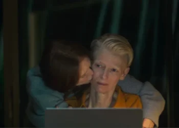 Julianne Moor e Tilda Swinton em "O Quarto ao Lado" • YouTube/Sony Pictures Classics