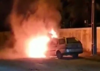 Carro pega fogo em Miracema