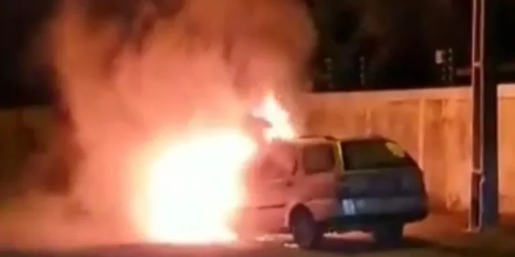 Carro pega fogo em Miracema