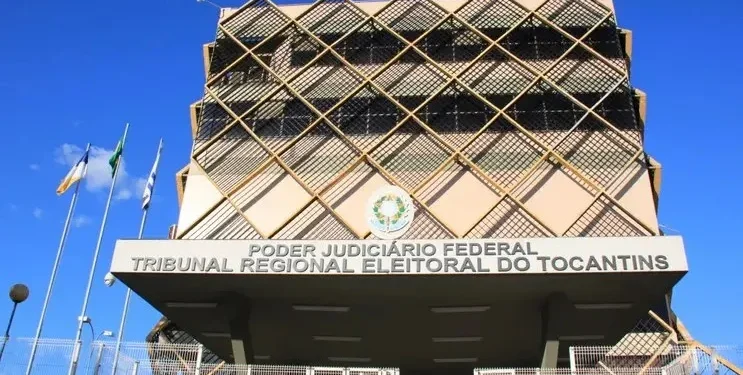 Eduardo Fortes desrespeita legislação eleitoral e justiça manda retirar de ruas de Gurupi, propaganda irregular do candidato