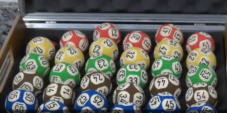 Bilhete simples, com seis números marcados, custa R$ 5 • Divulgação/Caixa