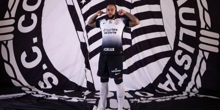 Comissão técnica define como usar Depay e Carrillo no Corinthians