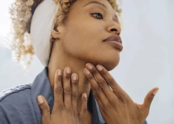 Tempo seco pede atenção redobrada com a hidratação da pele • miniseries/Getty Images