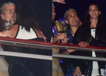 Bruna Marquezine e João Guilherme curtiram juntinhos show de Travis Scott, no primeiro dia do Rock in Rio. • Natália Rampinelli e Rogério Fidalgo/ Agnews