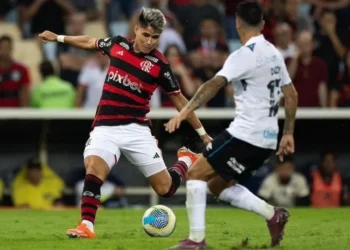 Luiz Araújo virou preocupação para a Libertadores • Thais Magalhães / CRF