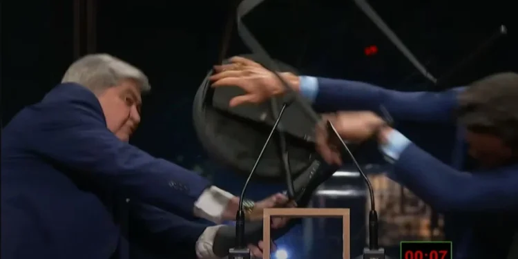 “Uma das cenas mais desagradáveis da história da TV brasileira”, diz mediador do debate