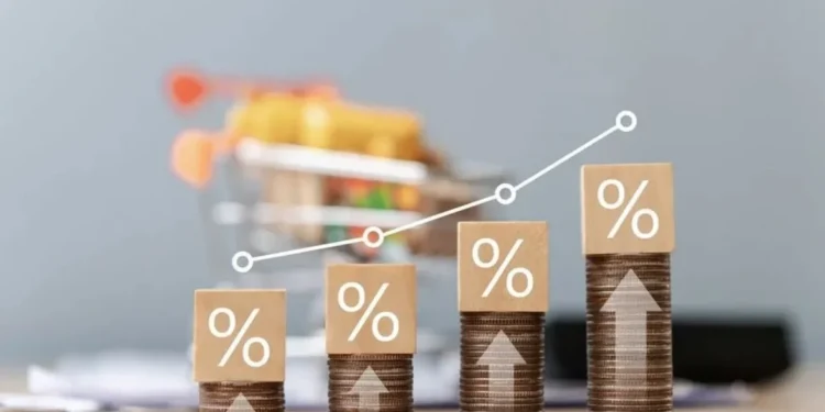 Consumidores devem ser impactados já no curto prazo com alta da Selic, avaliam especialistas
