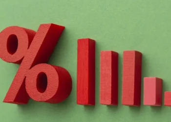 Taxas - juros - porcentagem - investimento - alta • Reprodução: Freepik