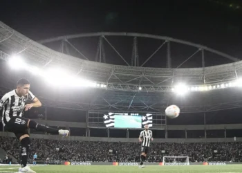 Savarino lamentou a falta de gol do Botafogo contra o São Paulo, pela Libertadores • Foto: Vitor Silva/Botafogo.