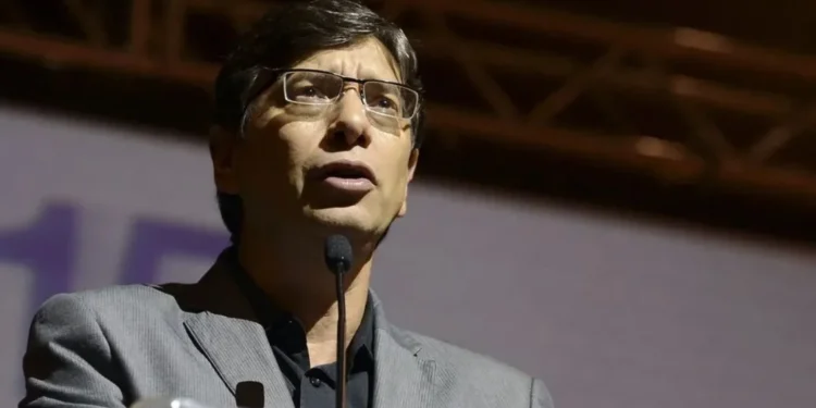 Funcionários pedem exoneração de Pochmann do IBGE; entenda