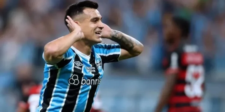 Cristaldo abriu o placar para o Grêmio contra o Flamengo • Divulgação/Brasileirão