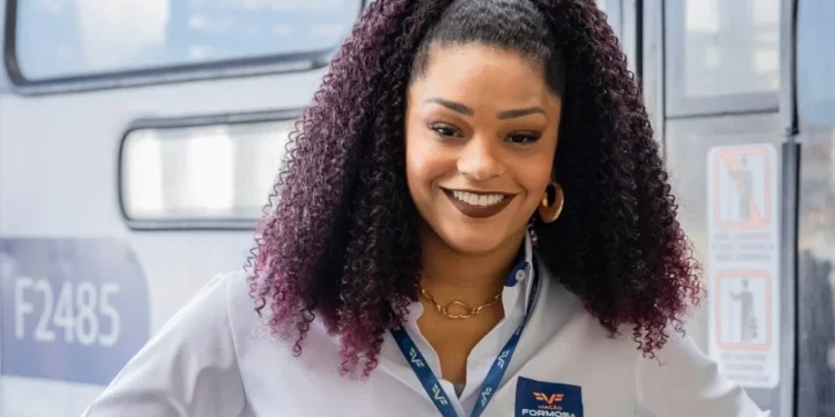 Juliana Alves se inspirou em motorista de ônibus real para “Volta Por Cima”