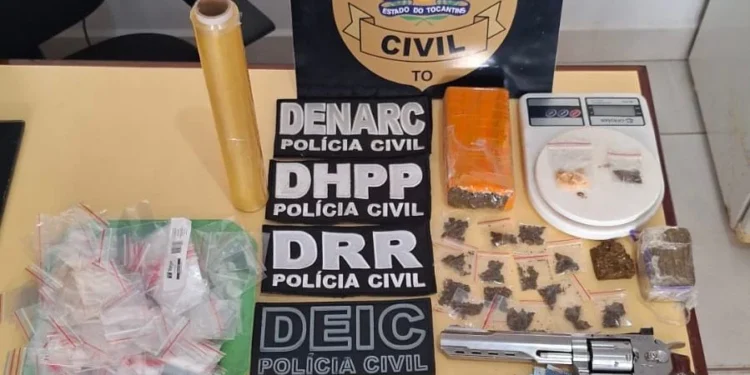 Em Araguaína, Divisão Antidrogas da Polícia Civil prende traficante e apreende drogas, dinheiro e simulacro de arma de fogo