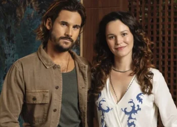 Filipa (Joana De Verona) viveu um relacionamento de dez anos com Rudá (Nicolas Prattes) em Portugal. • Globo/Manoella Mello