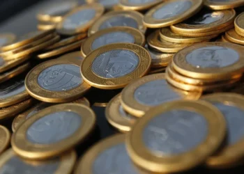 BC lança moeda de R$ 1 em comemoração aos 30 anos do real; veja imagens