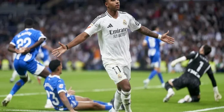 Rodrygo comemora seu gol contra o Alavés • Mateo Villalba/Getty Images