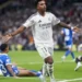 Com gol brasileiro, Real Madrid vence o Alavés e cola no Barcelona