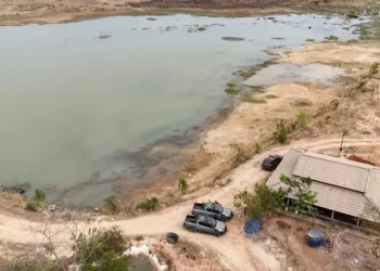 Suspeitos de garimpo ilegal construiram represa em Almas, Tocantins — Foto: Divulgação/BPMA/PF