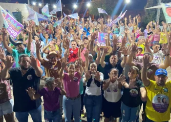 Em caminhada e reunião Camila reafirma confiança em vitória