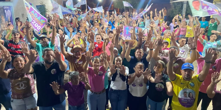 Em caminhada e reunião Camila reafirma confiança em vitória