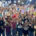 Em caminhada e reunião Camila reafirma confiança em vitória