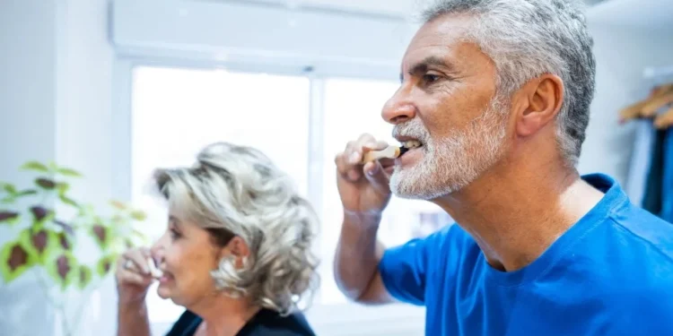 Milhões de brasileiros vivem sem nenhum dente: entenda impactos na saúde