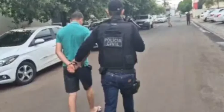 Três pessoas são presas durante operação contra venda ilegal de veículos apreendidos