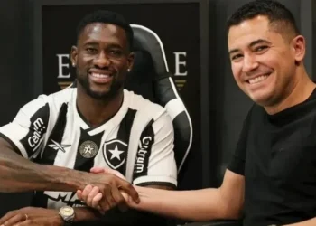 Bastos extende contrato com o Botafogo até o final de 2026 • Divulgação/Botafogo