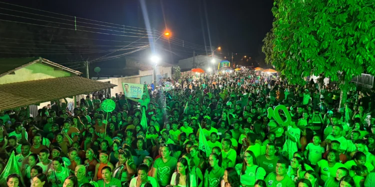 Em gesto simbólico, Antônio do Bar tira o chapéu em agradecimento à população de Augustinópolis