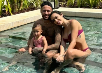Neymar e Bruna Biancardi curtem dia de piscina com Mavie em Dubai • Instagram/Bruna Biancardi
