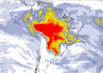 Mapa mostra corredor de fumaça no Brasil