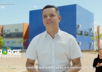 Jorge assina carta compromisso com professores ativos e aposentados