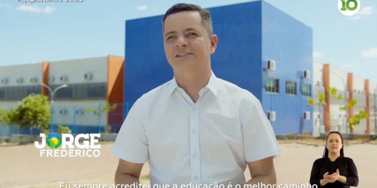 Jorge assina carta compromisso com professores ativos e aposentados