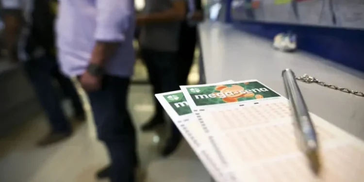 Ninguém acerta as dezenas da Mega-Sena e prêmio vai a R$ 105 mi no sorteio de 6ª