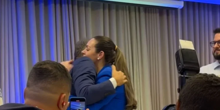 Sem Geo, Cinthia formaliza apoio do PSDB à candidatura de Eduardo Siqueira