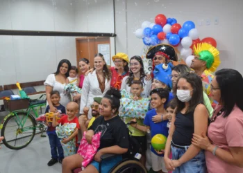 O evento trouxe alegria e esperança às crianças e suas famílias neste dia festivo