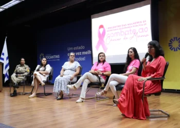 A roda de conversa, marcada por relatos sinceros e emocionantes, trouxe à tona vivências tocantes das fases de tratamento e recuperação do câncer de mama - Foto: Adrielly Calixto/Governo do Tocantins