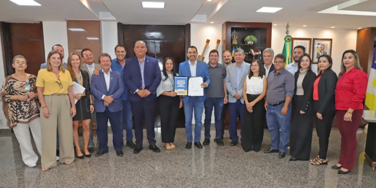 Durante assinatura de contrato para construção de 176 moradias, governador Wanderlei Barbosa anuncia 624 unidades habitacionais para Palmas