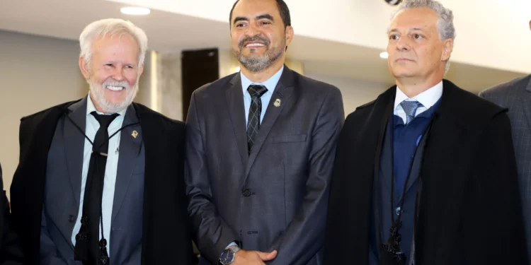 Governador Wanderlei Barbosa prestigia posse do juiz Marcelo Faccioni como titular da corte do TRE-TO