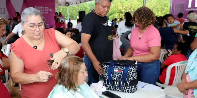 Mais de 500 mulheres são atendidas em ação do Outubro Rosa promovida pelo Governo do Tocantins em Palmas