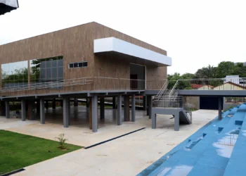 Vista do novo auditório do Colégio Militar Duque de Caxias, em Taquaruçu, que será utilizado para eventos escolares, atividades artísticas e eventos comunitários