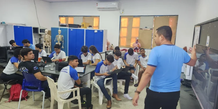 Escola estadual de Colmeia é a primeira do Tocantins a oferecer eletiva voltada para programação web e criação de jogos
