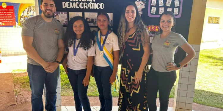 Escola Estadual de Ponte Alta realiza ação sobre a importância das eleições e do funcionamento da democracia do país