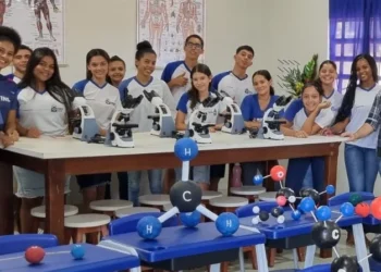 As aulas práticas no Laboratório de Ciências fazem sucesso